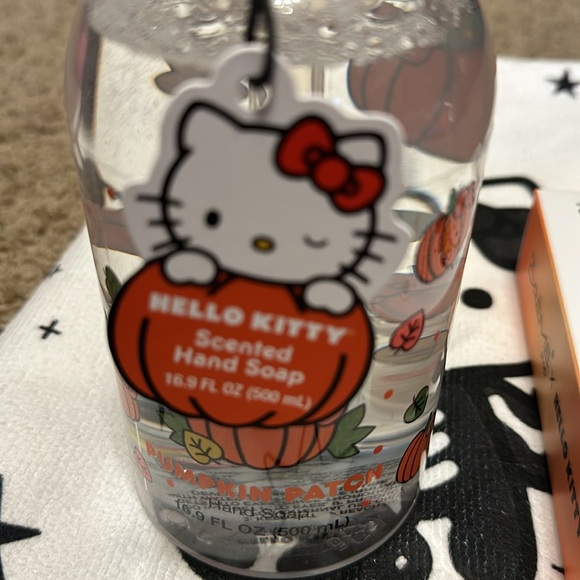 Hello Kitty bundle - Picture 3 of 4
